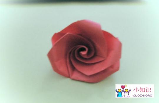 怎样用纸折玫瑰花